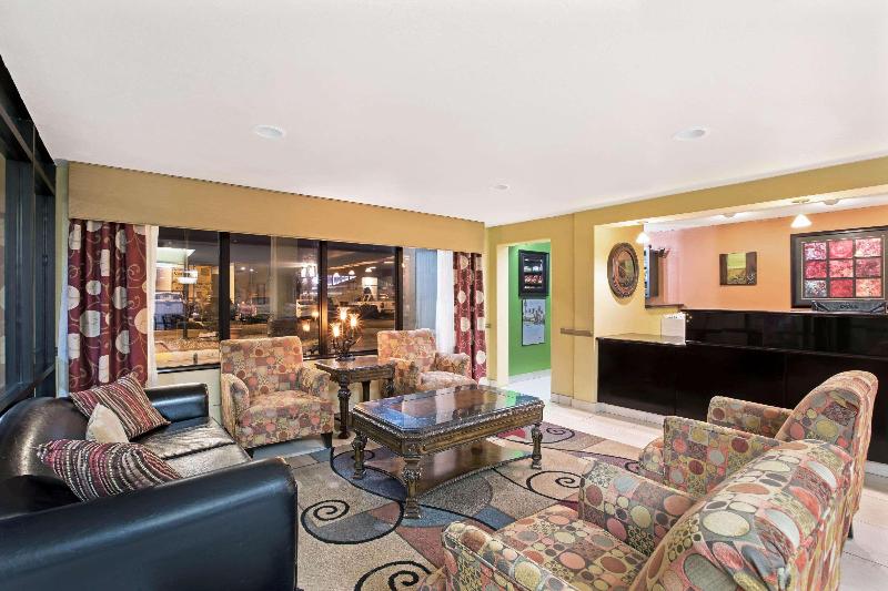 Отель La Quinta Inn & Suites By Wyndham Salina