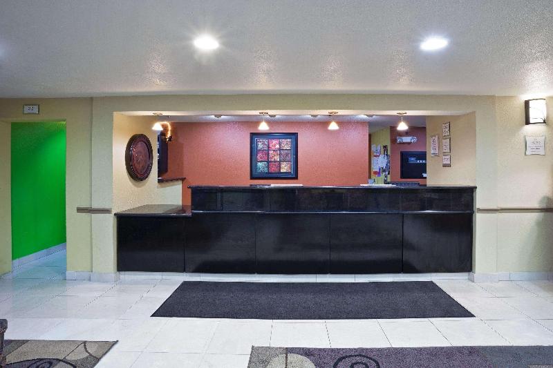 Отель La Quinta Inn & Suites By Wyndham Salina