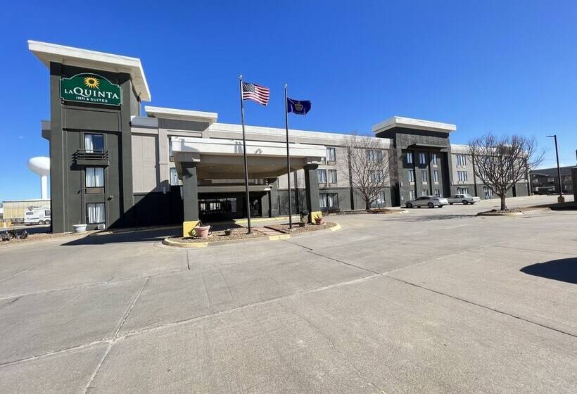 Отель La Quinta Inn & Suites By Wyndham Salina