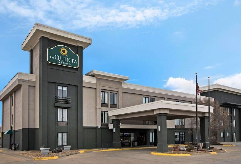 Отель La Quinta Inn & Suites By Wyndham Salina