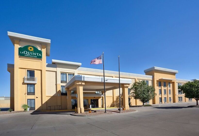 Отель La Quinta Inn & Suites By Wyndham Salina