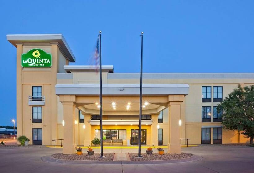 Отель La Quinta Inn & Suites By Wyndham Salina
