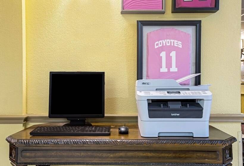 Отель La Quinta Inn & Suites By Wyndham Salina