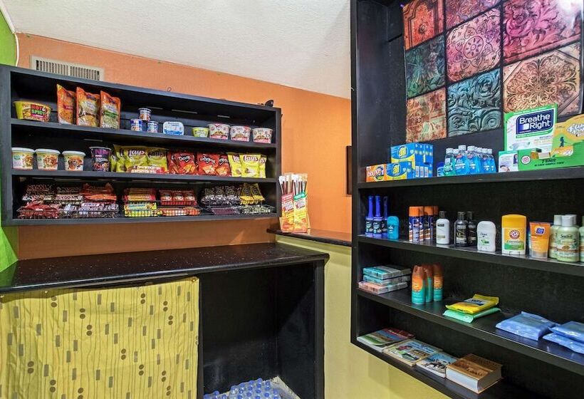 Отель La Quinta Inn & Suites By Wyndham Salina