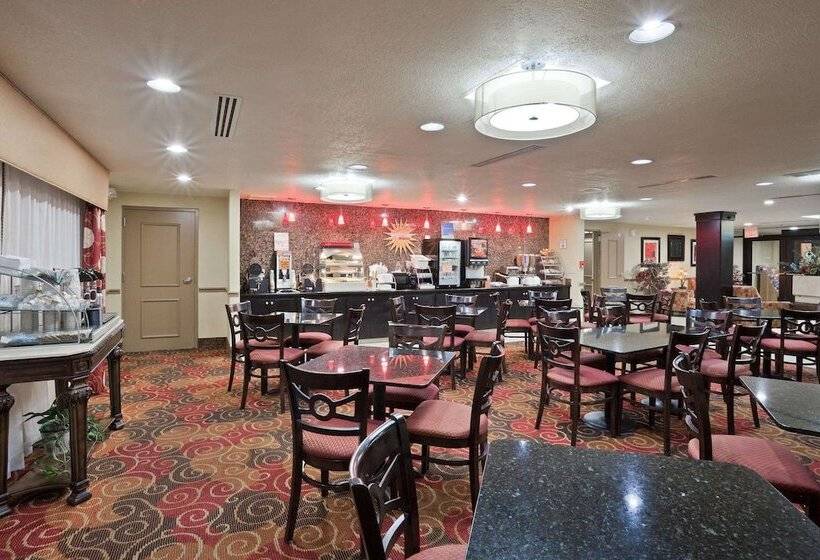هتل La Quinta Inn & Suites By Wyndham Salina