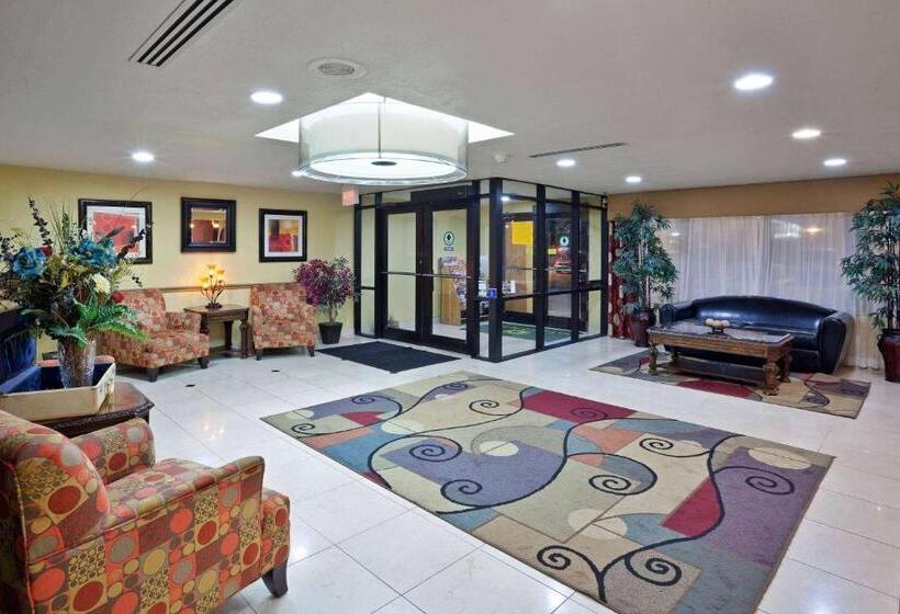 Отель La Quinta Inn & Suites By Wyndham Salina