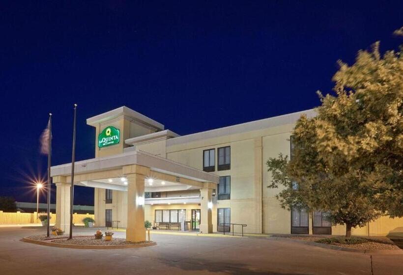 Отель La Quinta Inn & Suites By Wyndham Salina