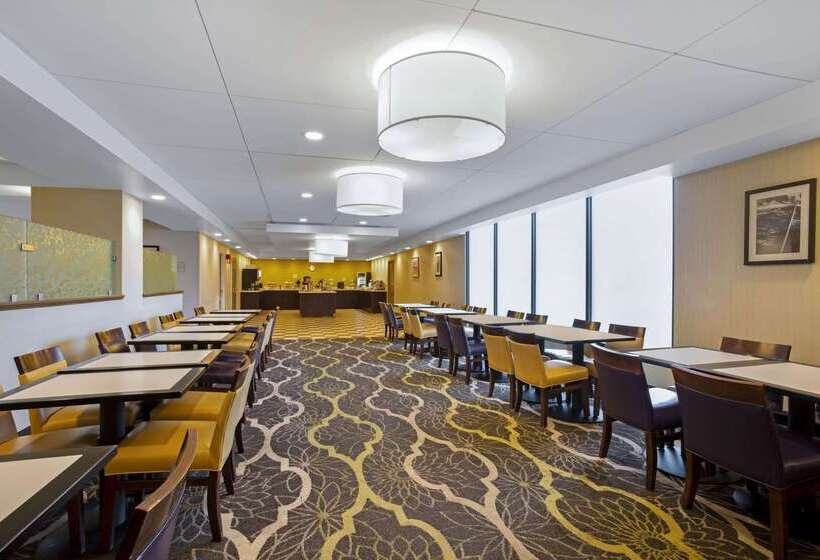 هتل La Quinta By Wyndham Springfield