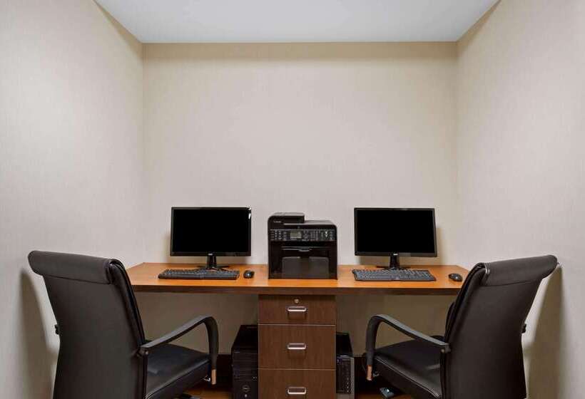 هتل La Quinta By Wyndham Springfield