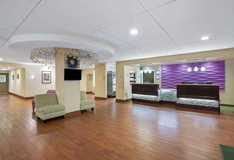 هتل La Quinta By Wyndham Springfield