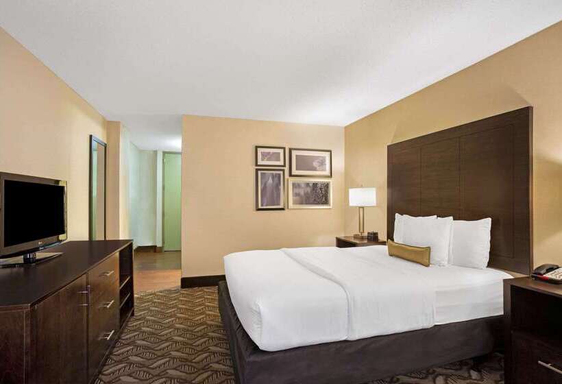 هتل La Quinta By Wyndham Springfield