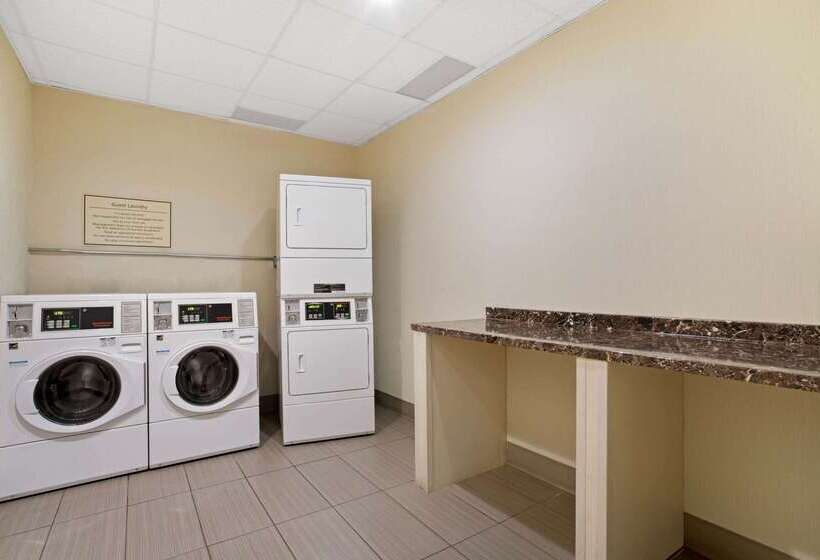 هتل La Quinta By Wyndham Springfield