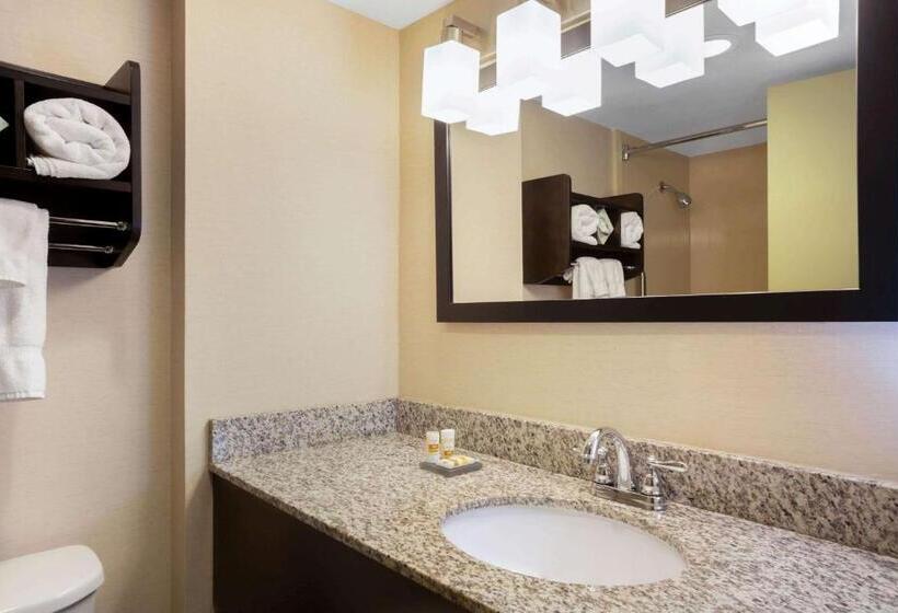 هتل La Quinta By Wyndham Springfield