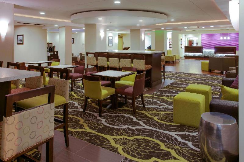 هتل La Quinta By Wyndham Springfield