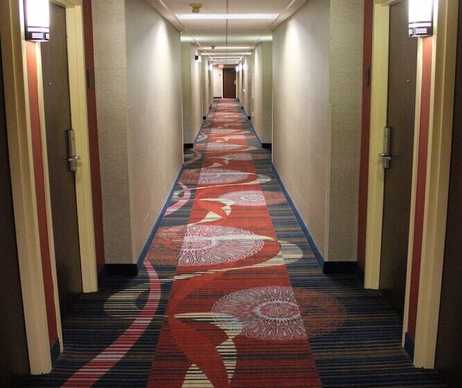 Отель Fairfield By Marriott Inn & Suites Madison South