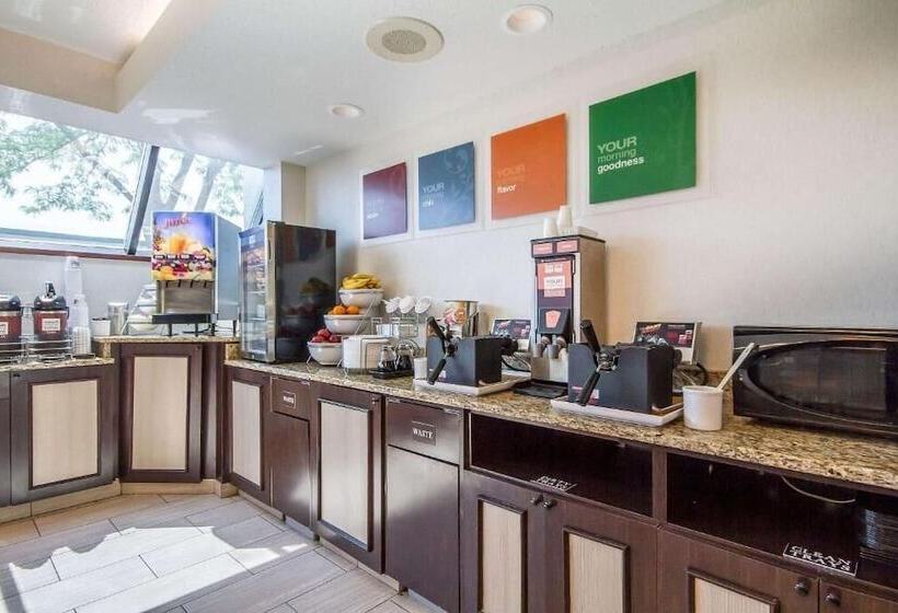 Отель Fairfield By Marriott Inn & Suites Madison South