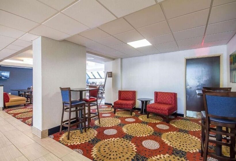 Отель Fairfield By Marriott Inn & Suites Madison South