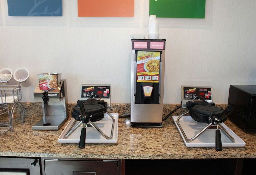 Отель Fairfield By Marriott Inn & Suites Madison South