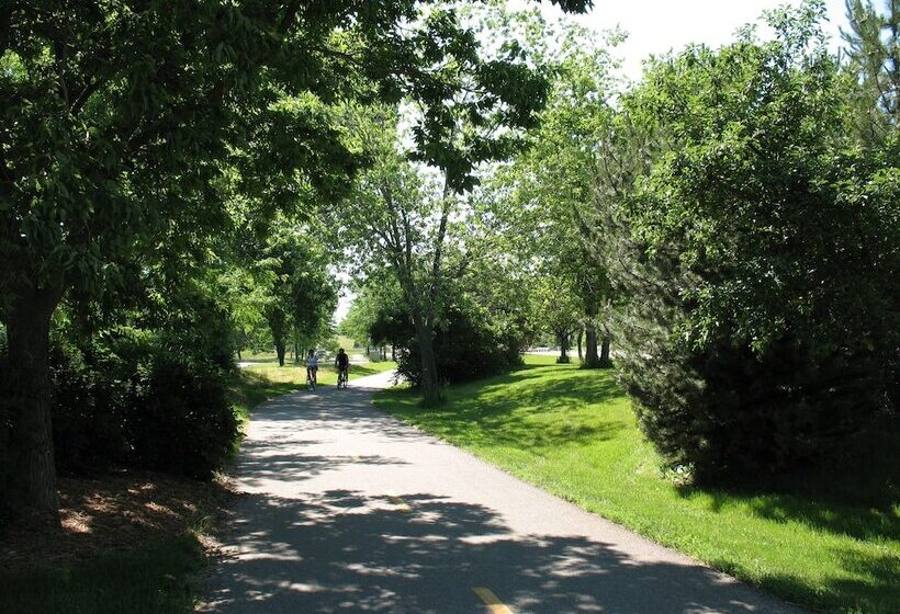 Отель Fairfield By Marriott Inn & Suites Madison South