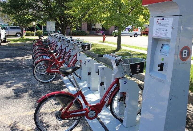 Отель Fairfield By Marriott Inn & Suites Madison South