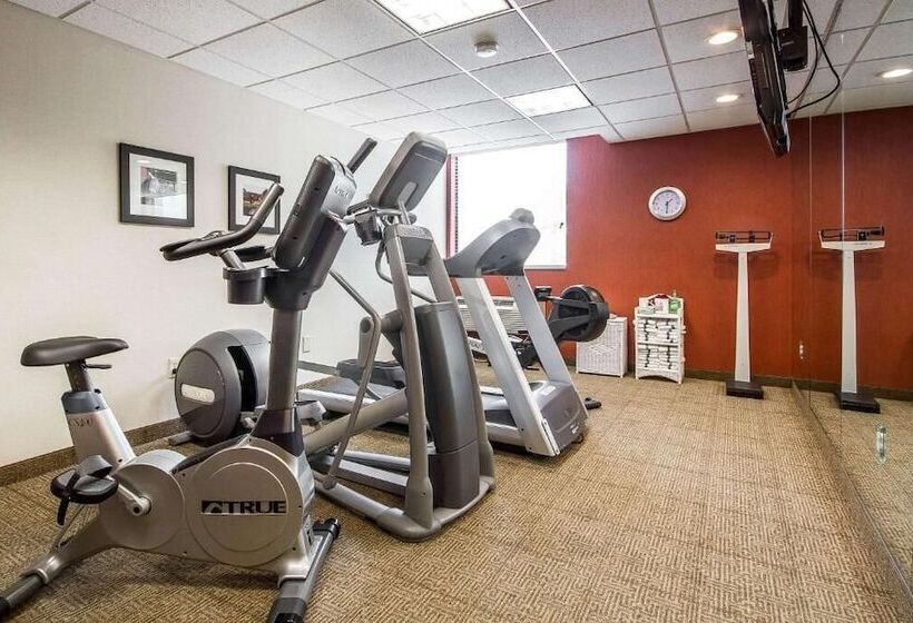 Отель Fairfield By Marriott Inn & Suites Madison South