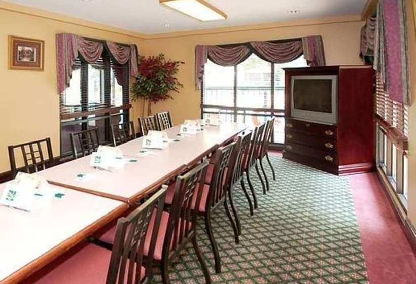 فندق Econo Lodge Inn & Suites Ocean Springs   Biloxi