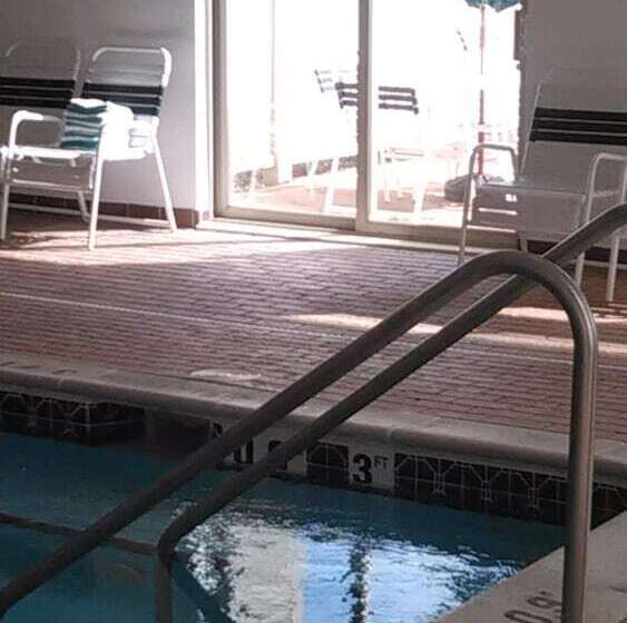 فندق Pellston Lodge