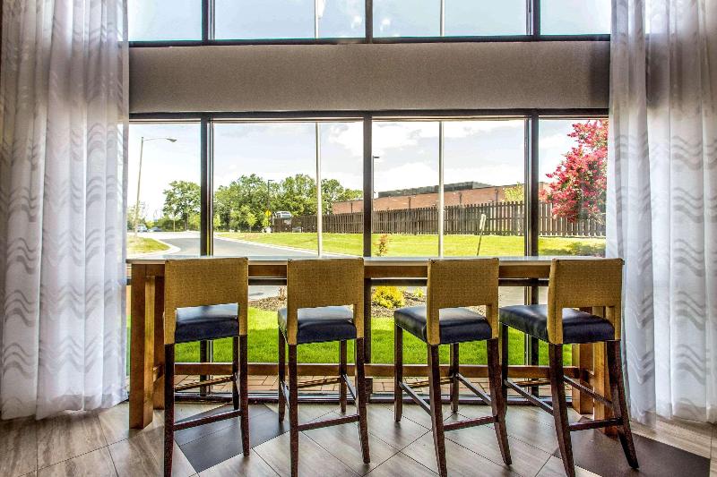 فندق Quality Inn At The Park