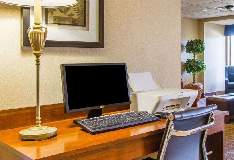 فندق Quality Inn Clarksville   Exit 11