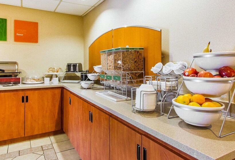 فندق Quality Inn Clarksville   Exit 11