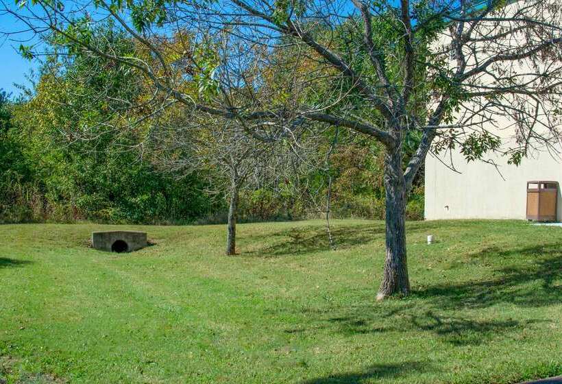 فندق Quality Inn Clarksville   Exit 11