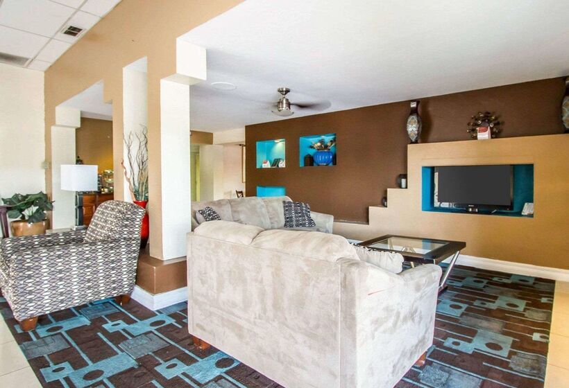 هتل Quality Inn Near Downtown Tucson