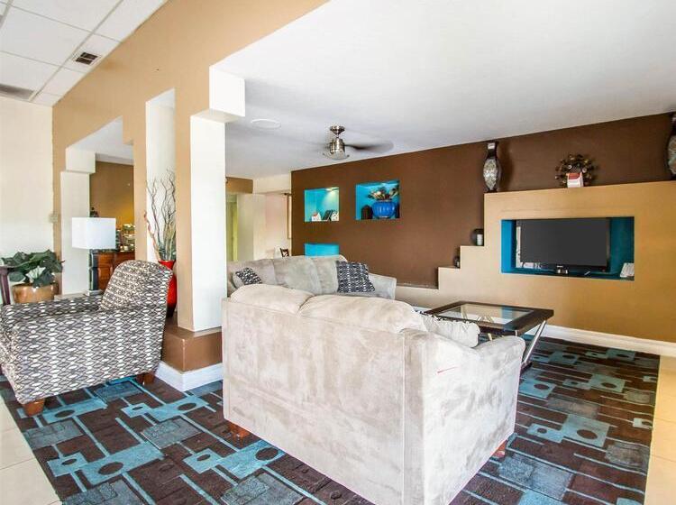 هتل Quality Inn Near Downtown Tucson