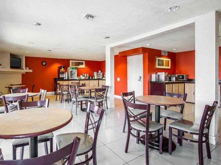 هتل Quality Inn Near Downtown Tucson