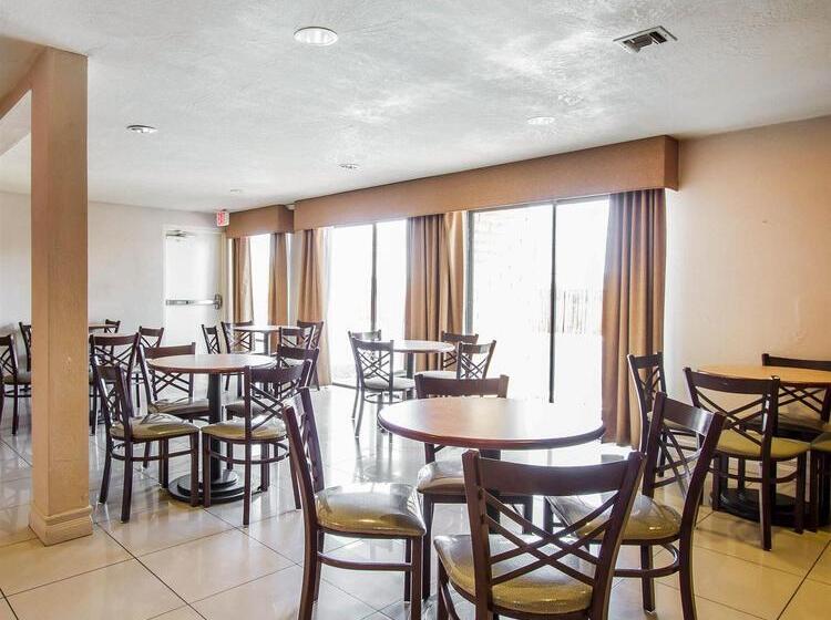 هتل Quality Inn Near Downtown Tucson