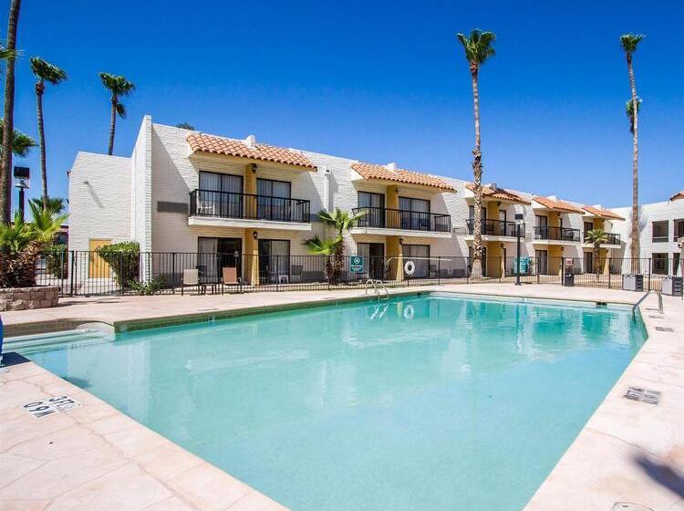 هتل Quality Inn Near Downtown Tucson