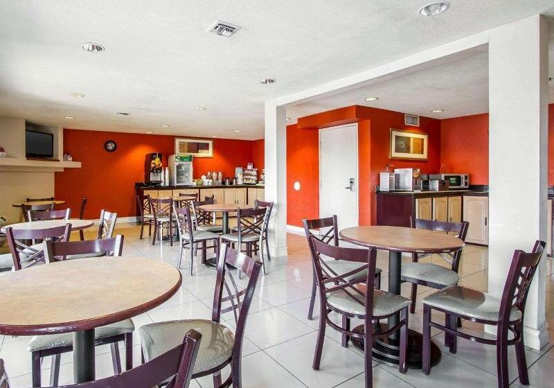 هتل Quality Inn Near Downtown Tucson