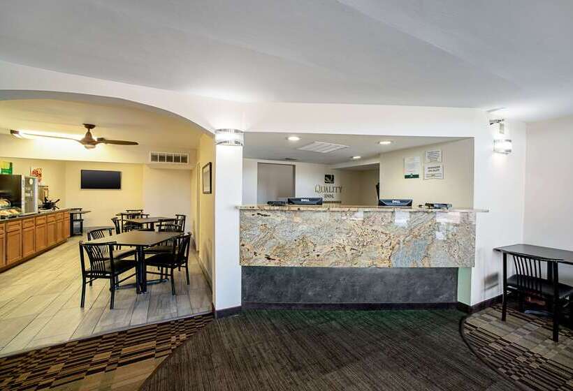 בית מלון כפרי Quality Inn Near Six Flags St. Louis