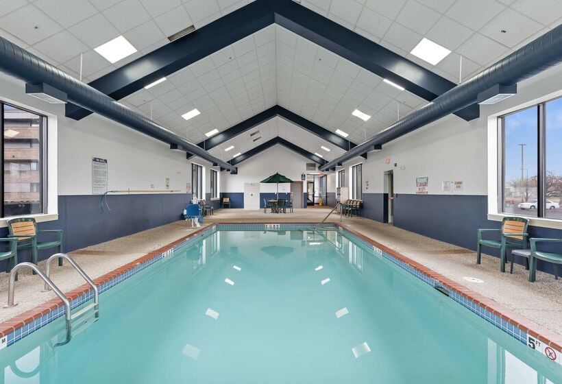 هتل Quality Inn & Suites Mall Of America  Msp Airport