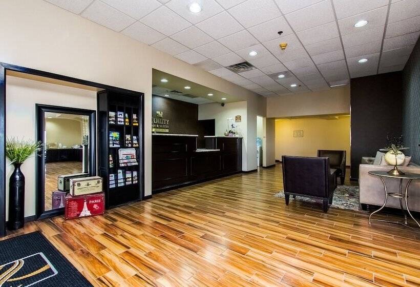 호텔 Quality Inn & Suites Moline Quad Cities