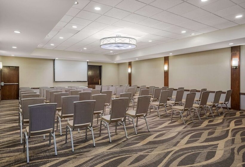 Radisson Hotel Grand Rapids Riverfront