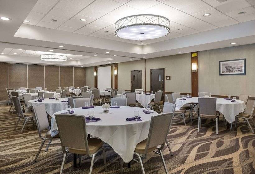 Radisson Hotel Grand Rapids Riverfront