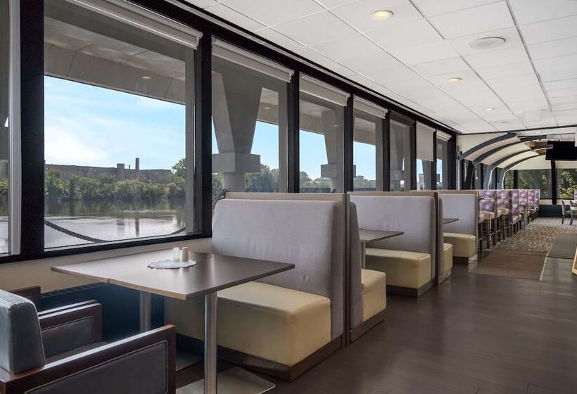 Radisson Hotel Grand Rapids Riverfront