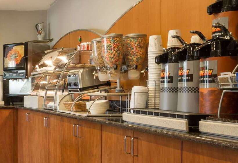 هتل Ramada By Wyndham Portland