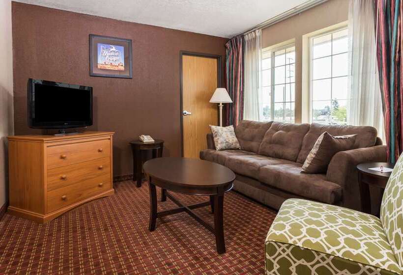 هتل Ramada By Wyndham Portland