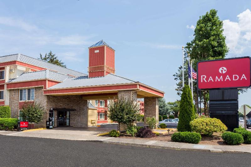 هتل Ramada By Wyndham Portland