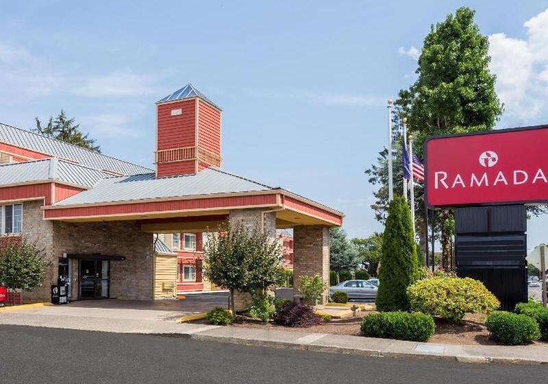 هتل Ramada By Wyndham Portland