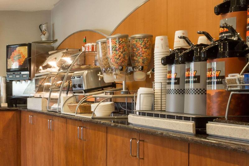 هتل Ramada By Wyndham Portland