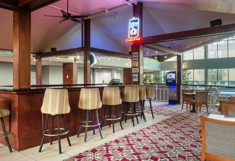 هتل Ramada By Wyndham Shreveport Airport