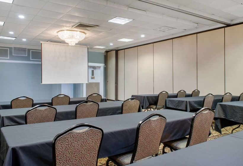 هتل Ramada By Wyndham Shreveport Airport